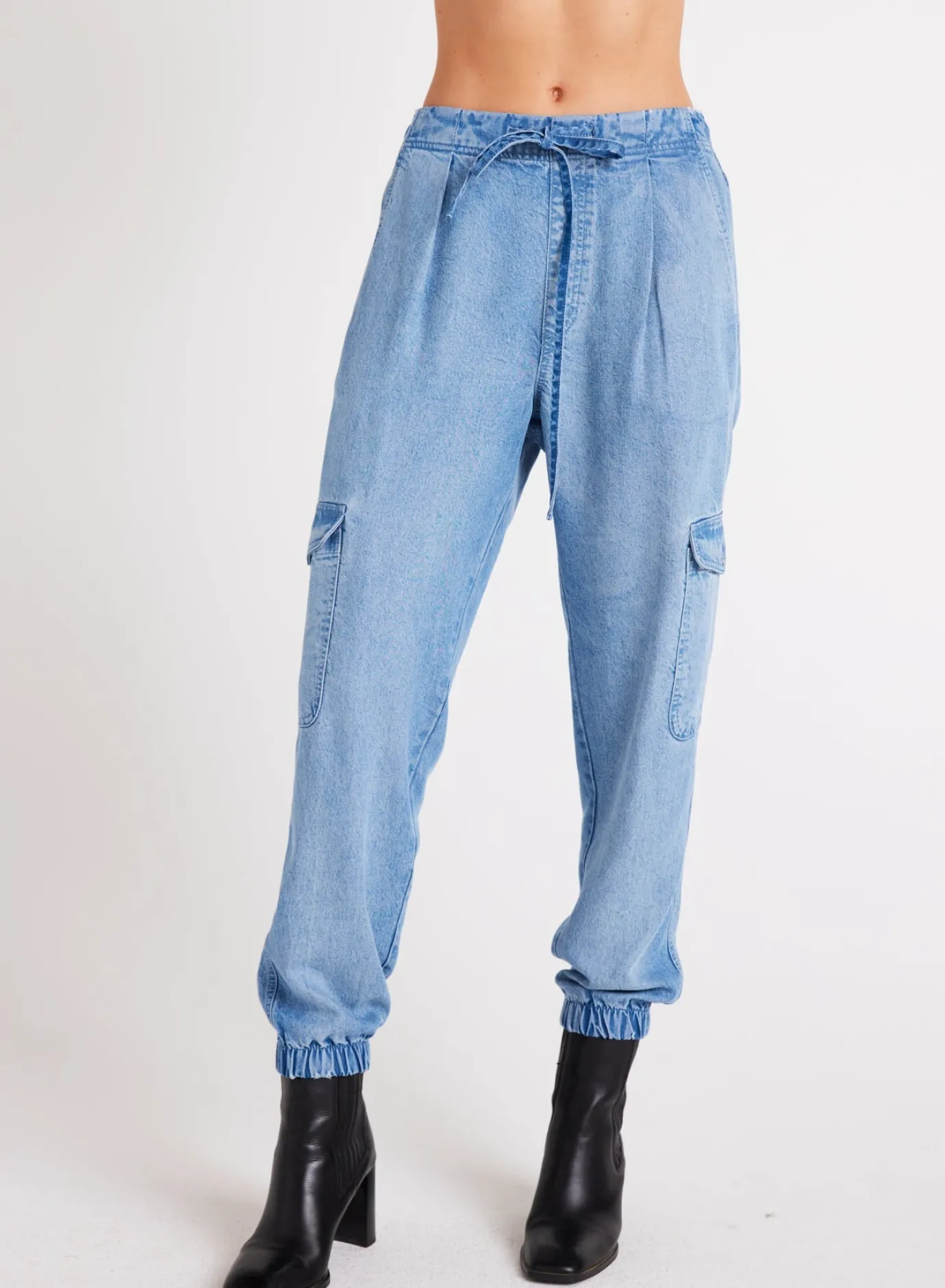 Bella Dahl Isla Pleated Jogger - Vintage Horizon Wash- Pants
