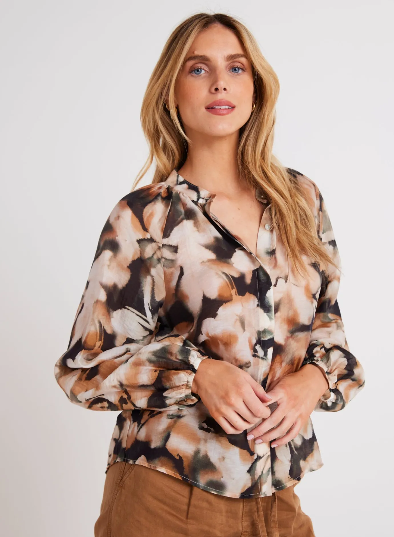 Bella Dahl Long Sleeve Shirred Raglan Shirt - Harvest Floral Print- Long Sleeve