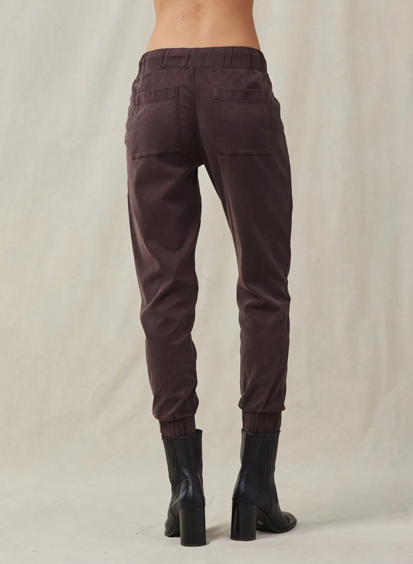 Bella Dahl Pocket Jogger - Chestnut Brown- Seasonal Essentials