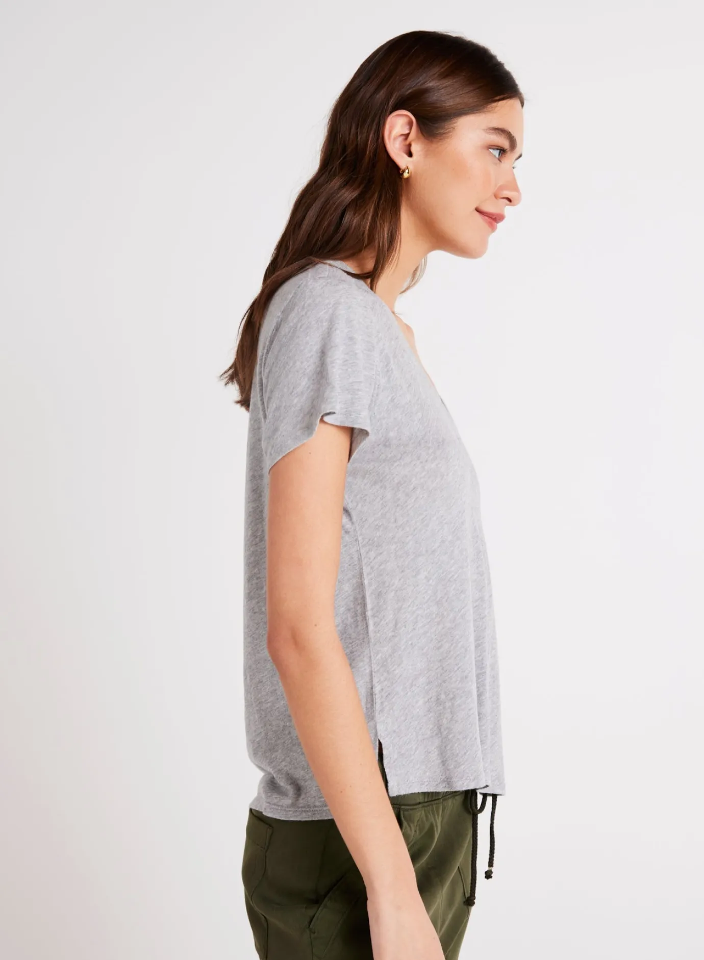 Bella Dahl Side Slit V-Neck Tee - Heather Ash- Short Sleeve