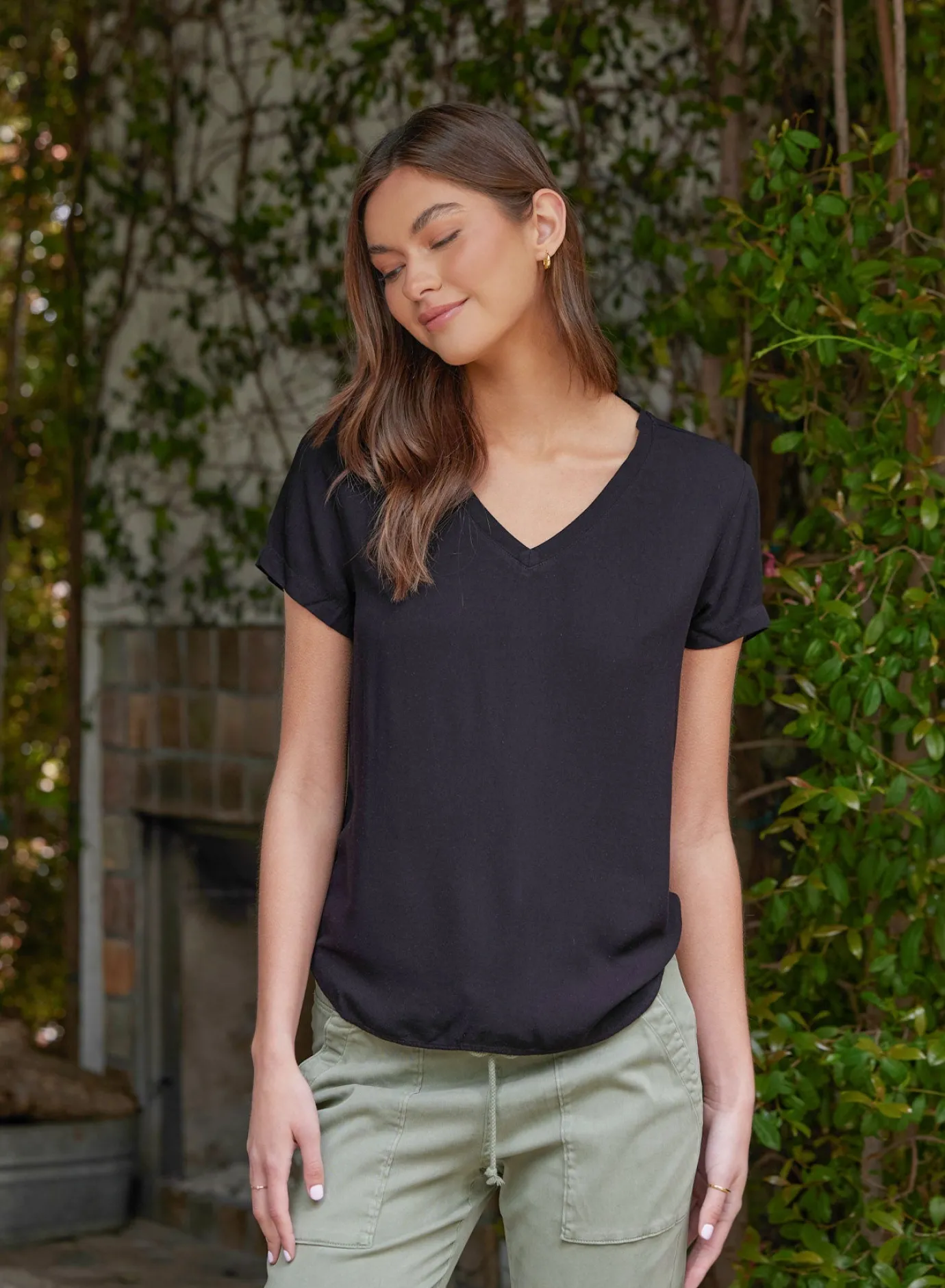 Bella Dahl V-Neck Tee - Vintage Black- Short Sleeve